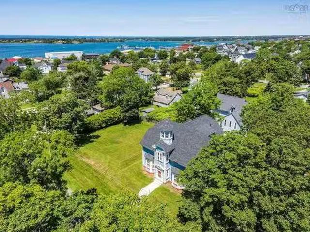 House for sale in Yarmouth, Nova Scotia