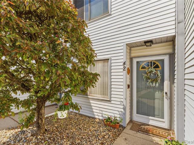 Condo for sale in Mount Clemens, Michigan