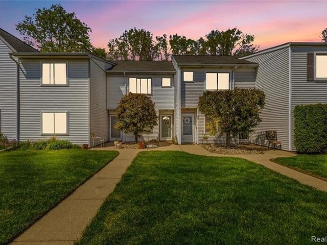 Condo for sale in Mount Clemens, Michigan