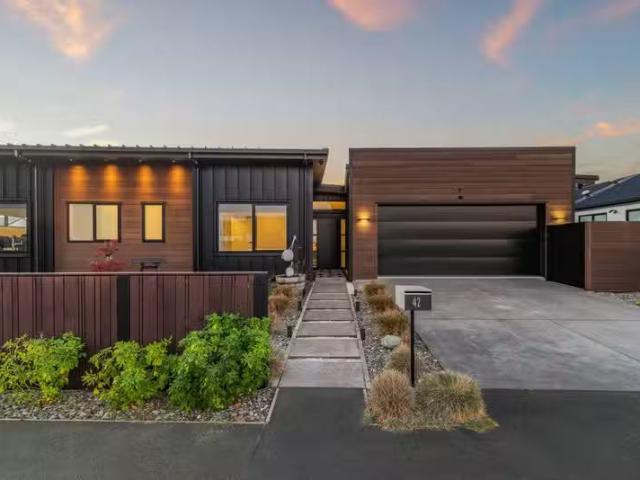House for sale in Chaslands, Canterbury