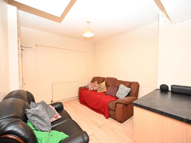 Townhouse for rent in Queen's Quarter, Northern Ireland