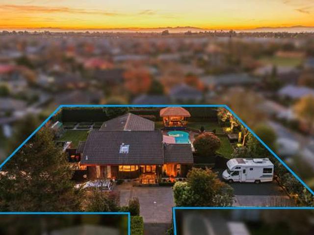 House for sale in Chaslands, Canterbury
