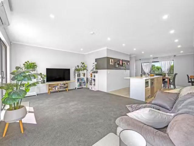 House for sale in Chaslands, Canterbury