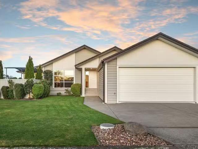 House for sale in Chaslands, Canterbury
