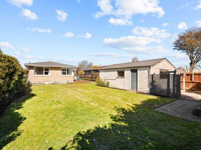 House for sale in Chaslands, Canterbury