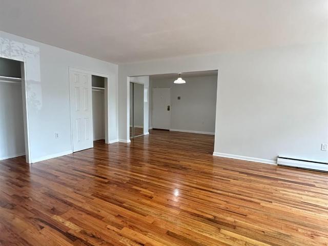 Condo for sale in Edison, Middlesex County