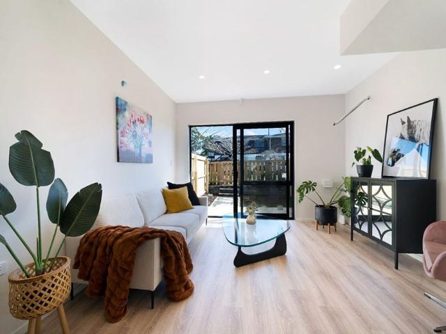 Townhouse for rent in Massey West, Henderson-Massey