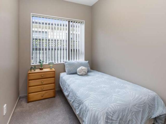 Apartment for sale in Chaslands, Canterbury
