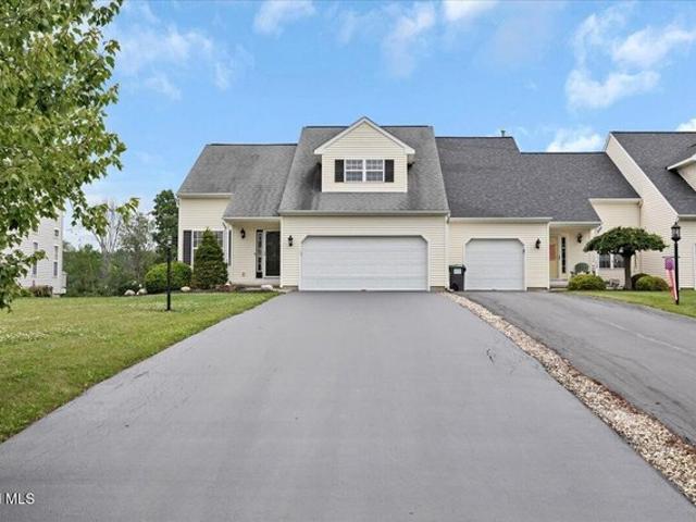 Townhouse for sale in Saratoga, New York