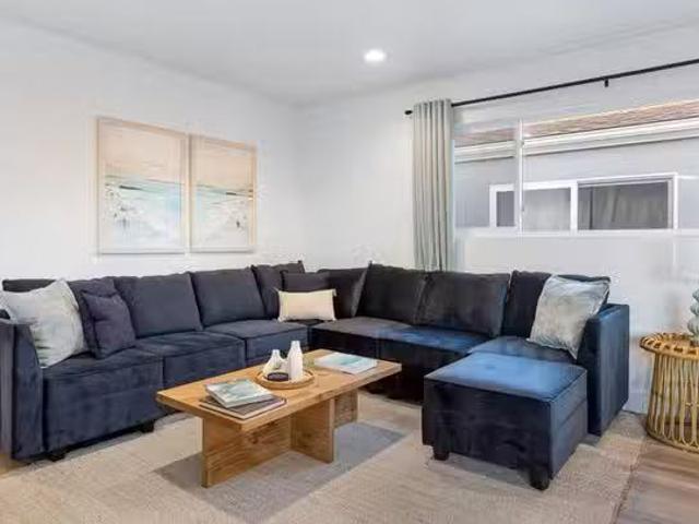Apartment for rent in Corona Del Mar, California