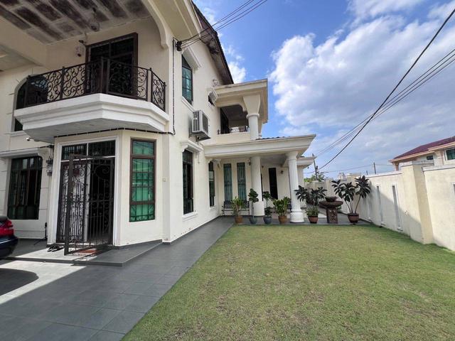 Terraced House for sale in Malaka