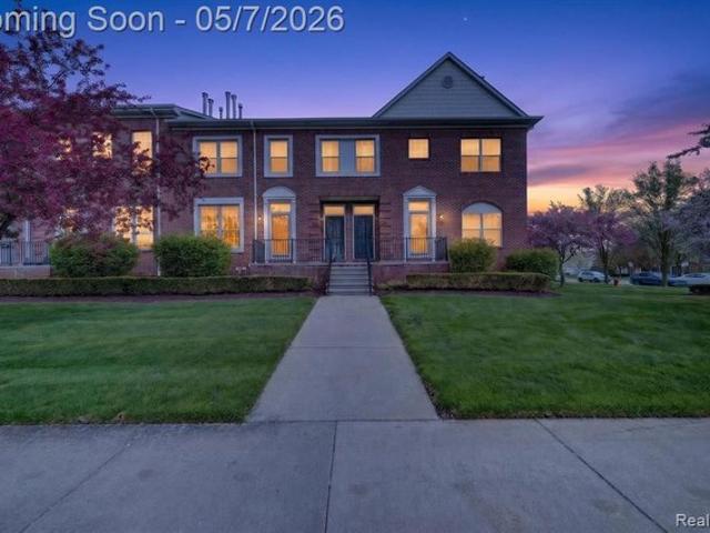 Townhouse for sale in Stratford Village Condos, Sterling Heights