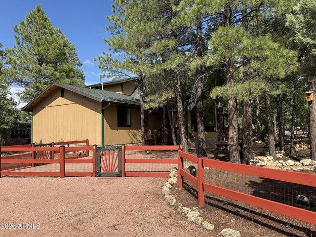 House for sale in Happy Jack, Arizona