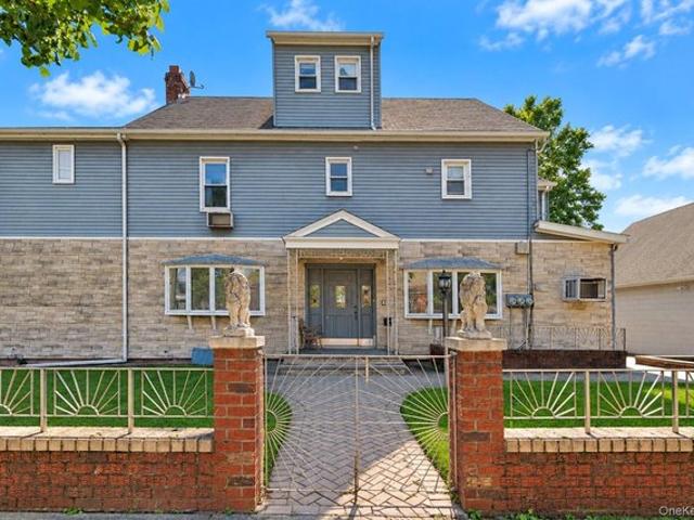 House for sale in Queens, Arverne