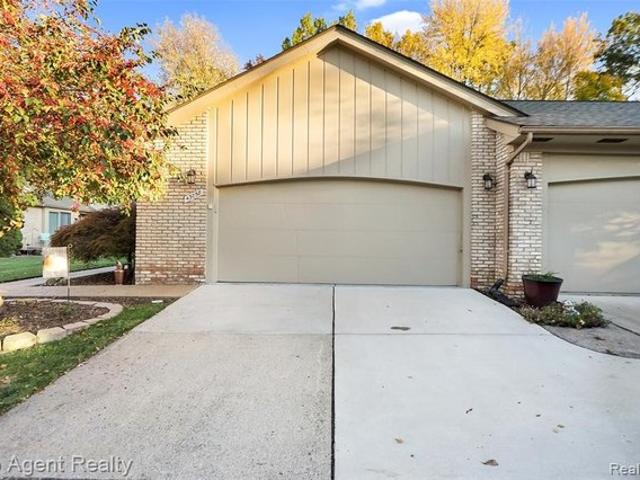 Condo for sale in Clinton Township, Michigan