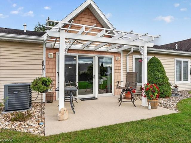 Condo for sale in Cedar Falls, Black Hawk County