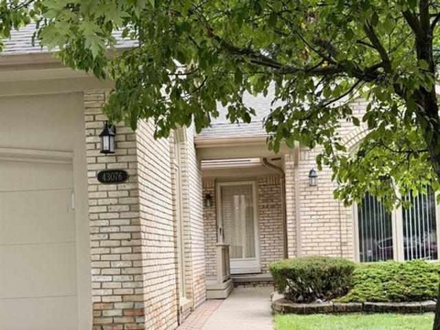 Condo for sale in Clinton Township, Michigan