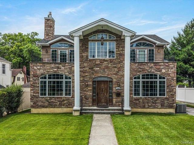 House for sale in Queens, Arverne