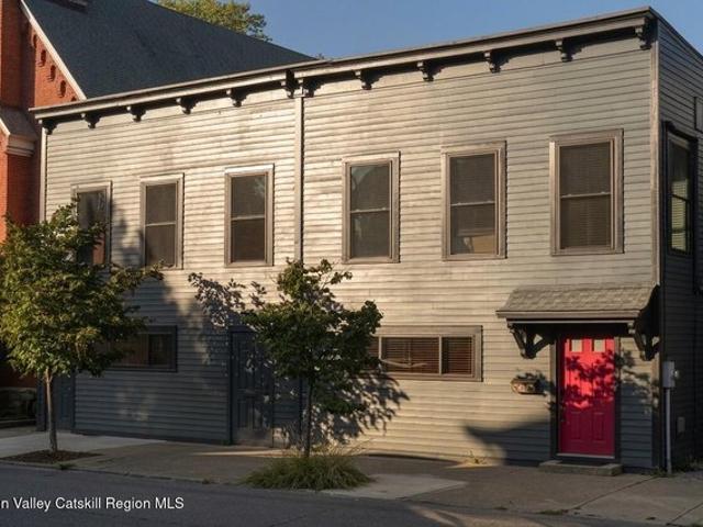 Townhouse for sale in Hudson, New York