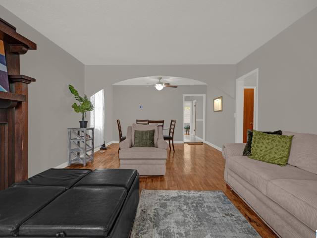 House for sale in Fairfield Highlands, Midfield