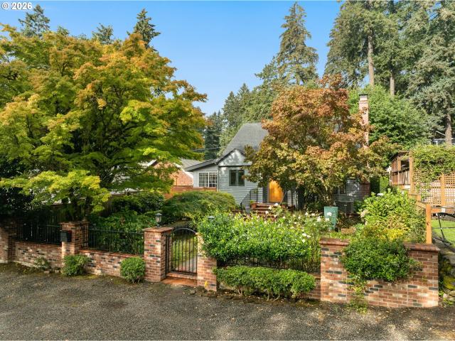 House for sale in Forest Hills, Lake Oswego