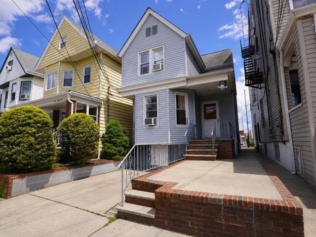 House for sale in Hudson, New Jersey