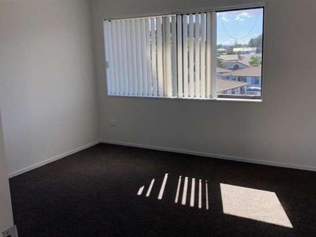 Townhouse for rent in Owhata, Oroua County