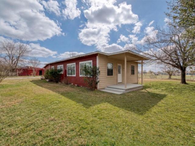 House for sale in Milam, Texas