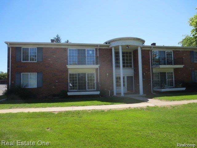Condo for sale in Pontiac, Michigan