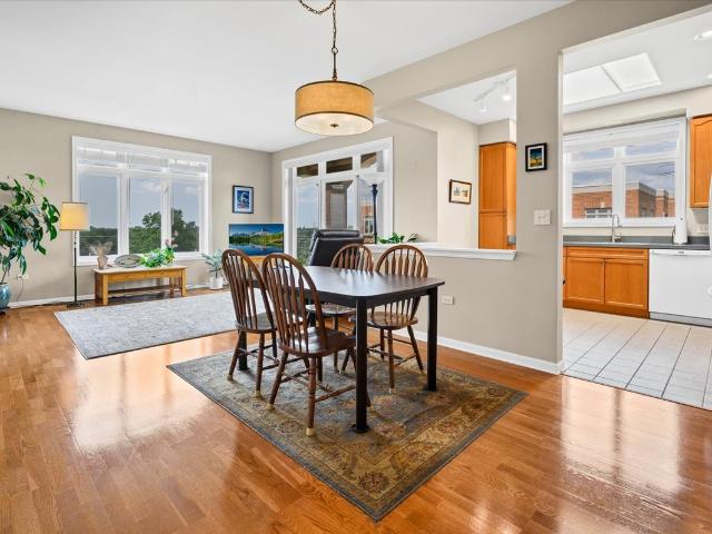 Condo for sale in Des Plaines, Illinois