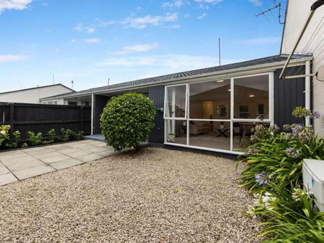 Apartment for rent in Chaslands, Canterbury