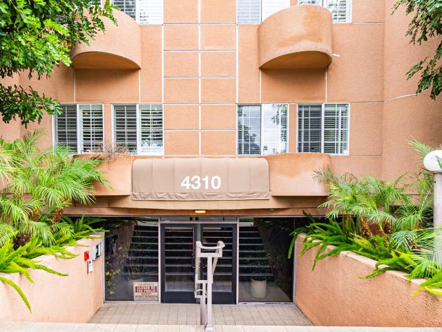 Condo for sale in Canoga Park, California