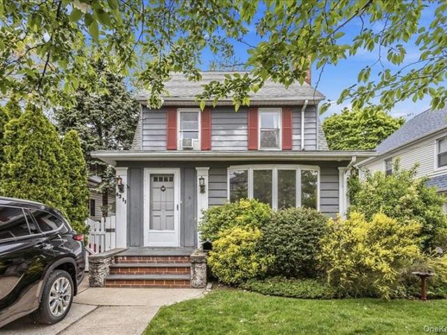 House for sale in Queens, Arverne