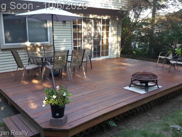 House for sale in Covington by the Lake, West Bloomfield Township