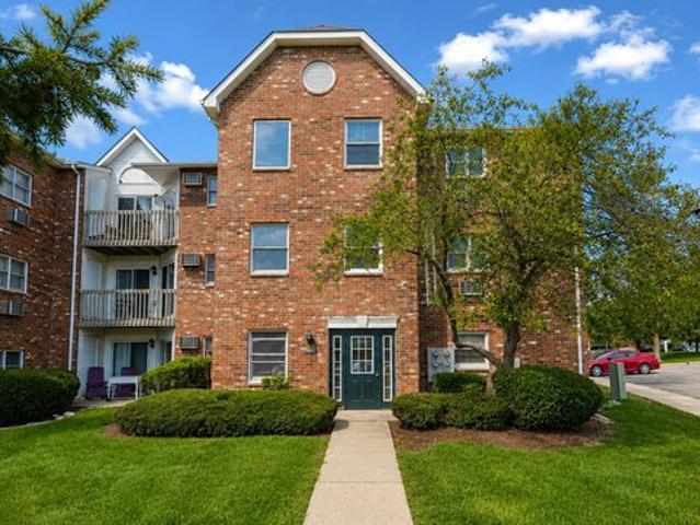 Condo for sale in Mchenry, Illinois