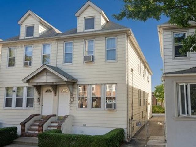 House for sale in Queens, Arverne