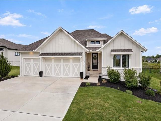 House for sale in Basehor, Leavenworth County