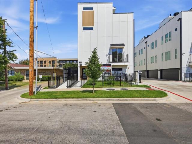 Townhouse for sale in Dallas, Texas