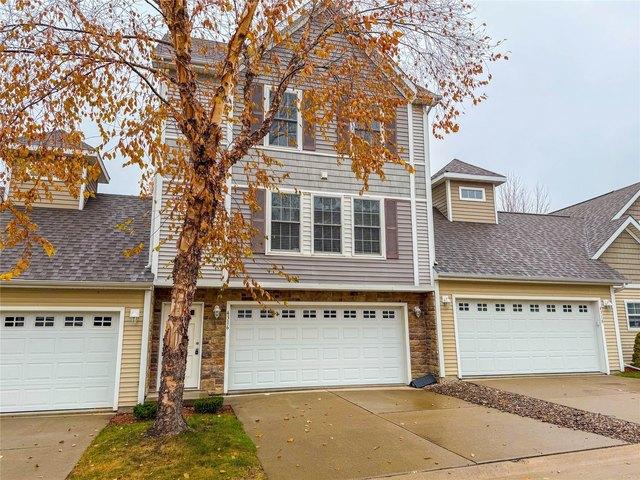 Townhouse for sale in Urbandale, Iowa
