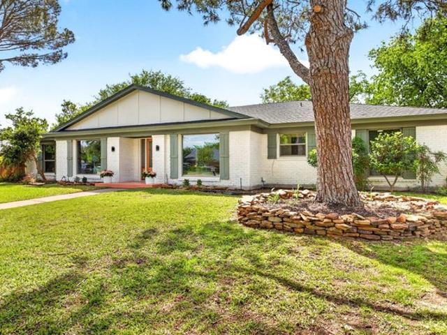 House for sale in Benbrook, Texas