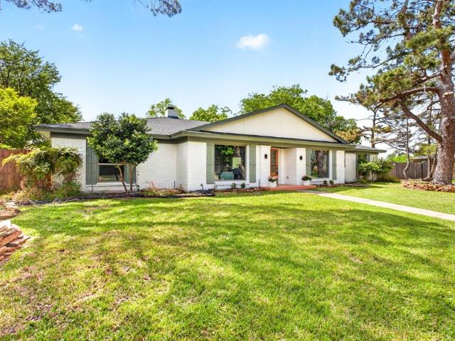House for sale in Benbrook, Texas
