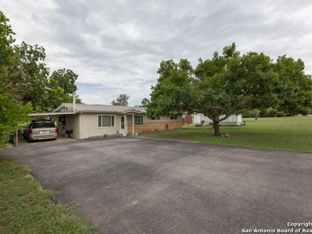 House for sale in Bandera