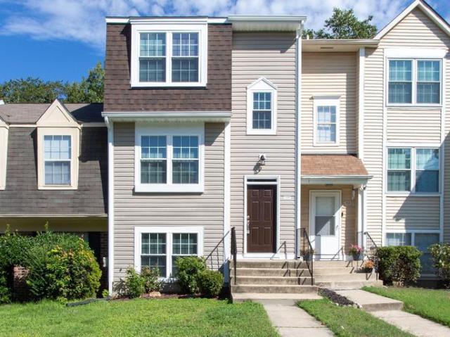 Townhouse for sale in Lakeside Mews, Waldorf