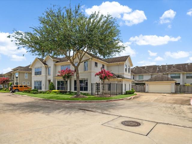 Townhouse for sale in Missouri City, Texas