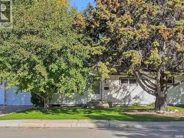 House for sale in Queen Elizabeth, Saskatoon