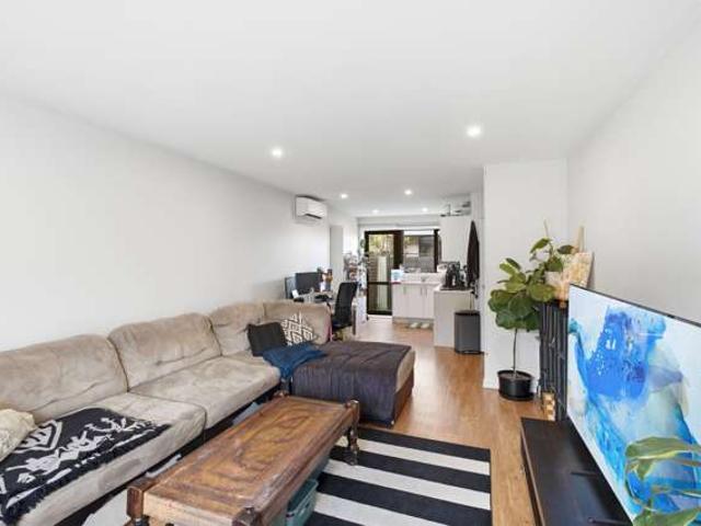 Townhouse for sale in Heathcote, Canterbury