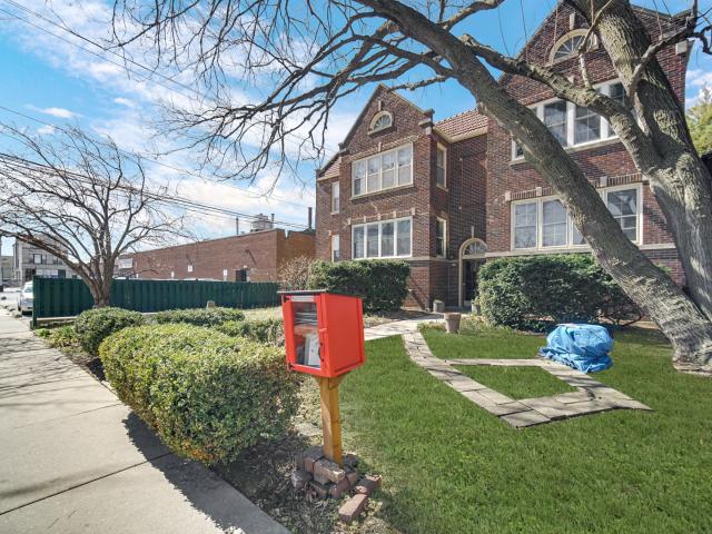 Condo for sale in Oak Park, Illinois