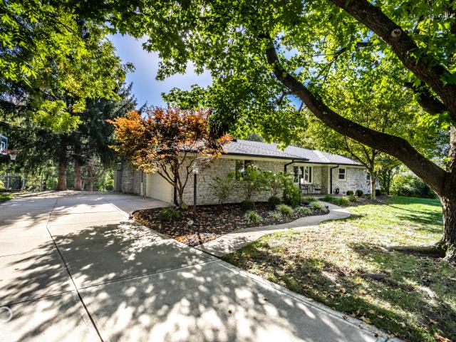 House for sale in Greenwood, Johnson County