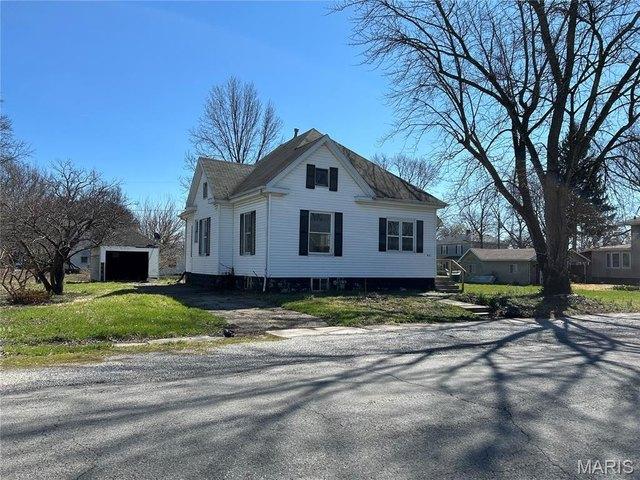 House for sale in Carlinville, Illinois