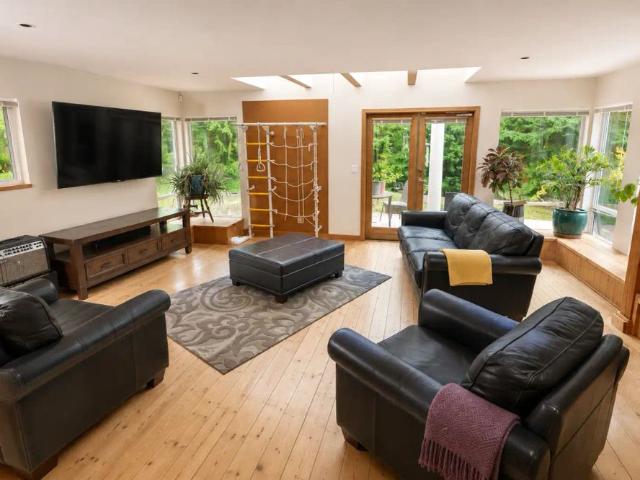 House for rent in Sunset, Bowen Island Municipality